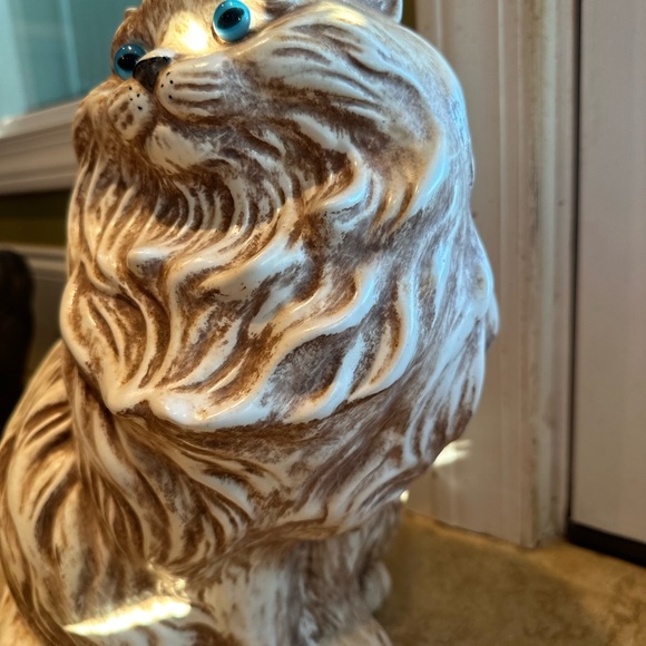 Mid-Century Large Porcelain Long-Haired Brown Cat Sculpture - Picture 4 of 8